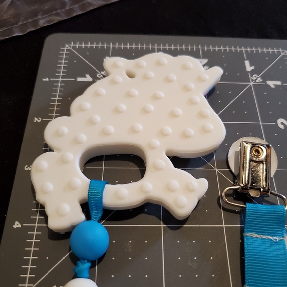 Baby Root Clip-On Unicorn Teether, white blue and yellow, not chewed - Picture 4 of 4
